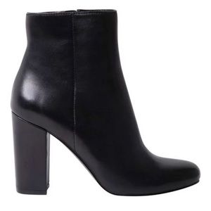 Steve Madden Pixie Leather Heeled
Bootie (Women's) size 7.